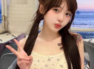登录zzzttt.07这个吃瓜类app，轻松了解明星八卦和社会热议