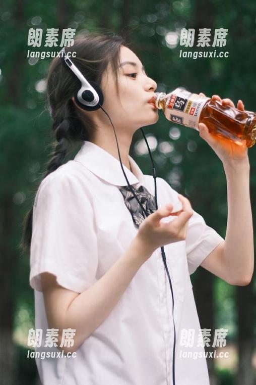 如何通过网页快速打开吃瓜网入口观看最新爆料？