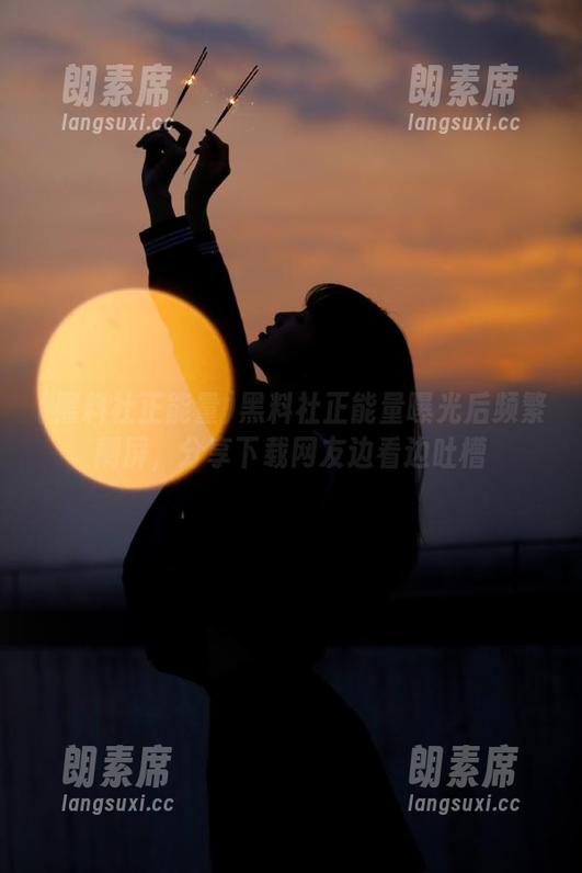 黑料社正能量曝光后频繁刷屏，分享下载网友边看边吐槽